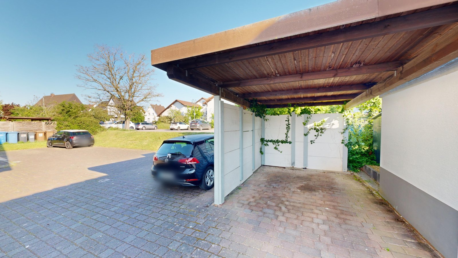 Carport und Stellplatz