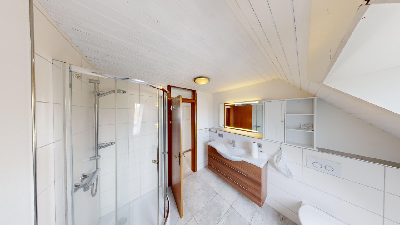 bathroom | upper floor