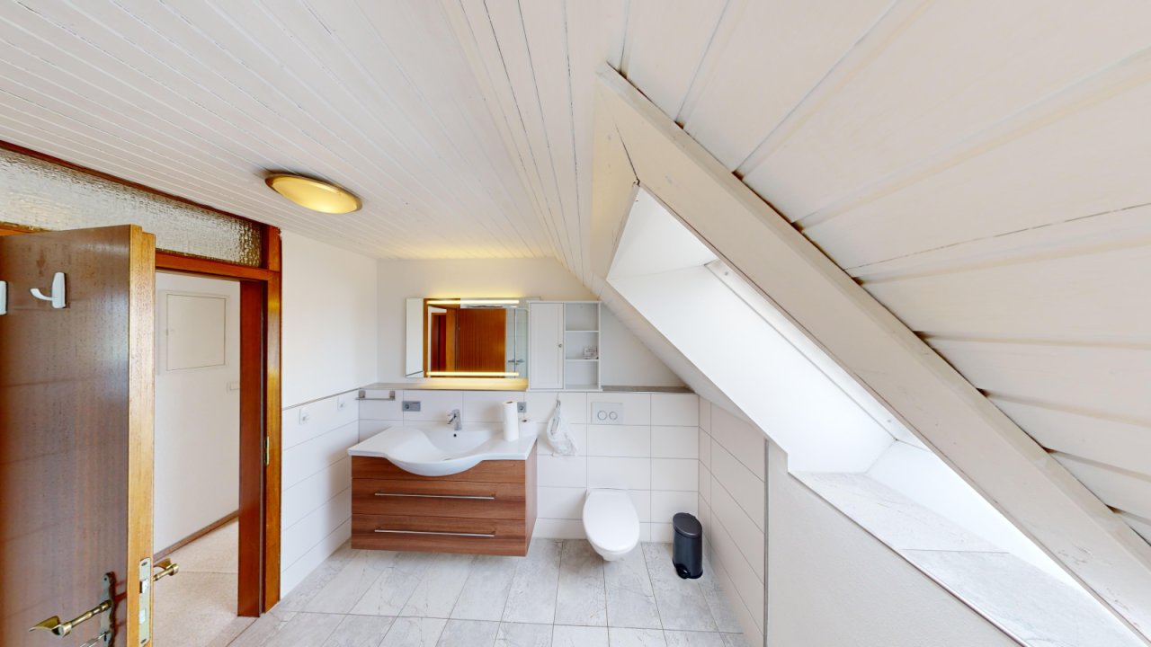 bathroom | upper floor