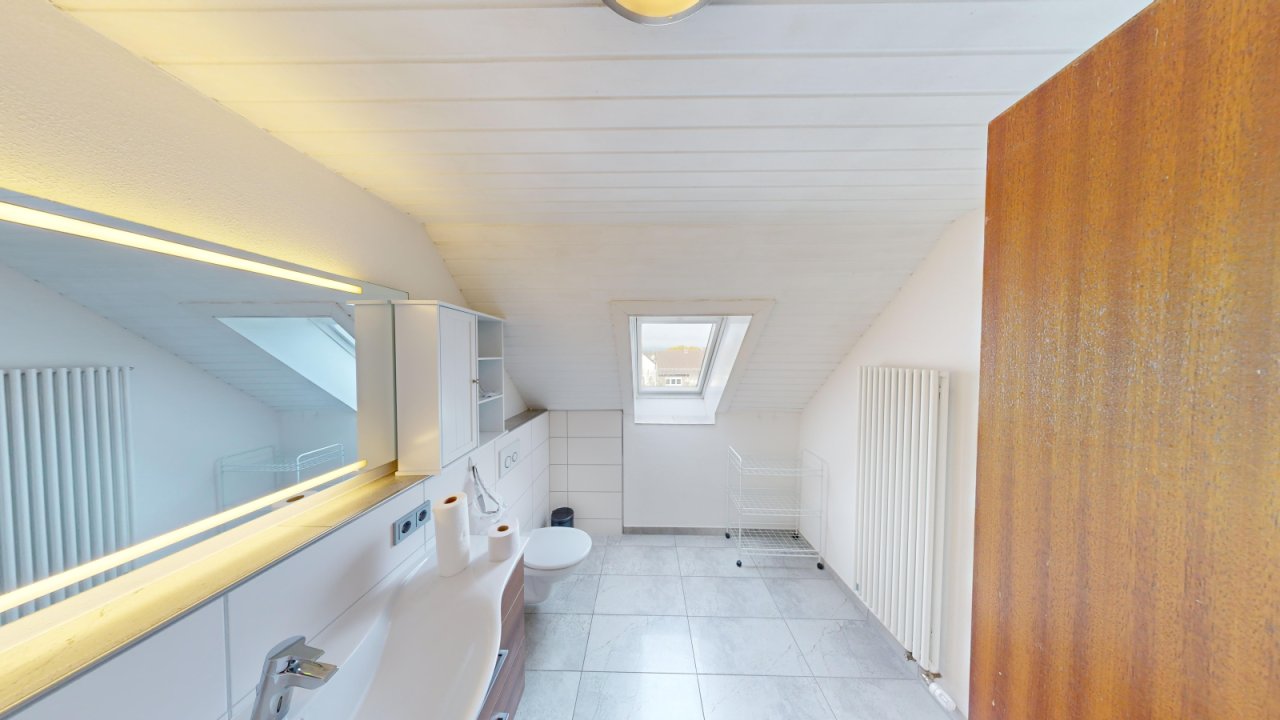 bathroom | upper floor