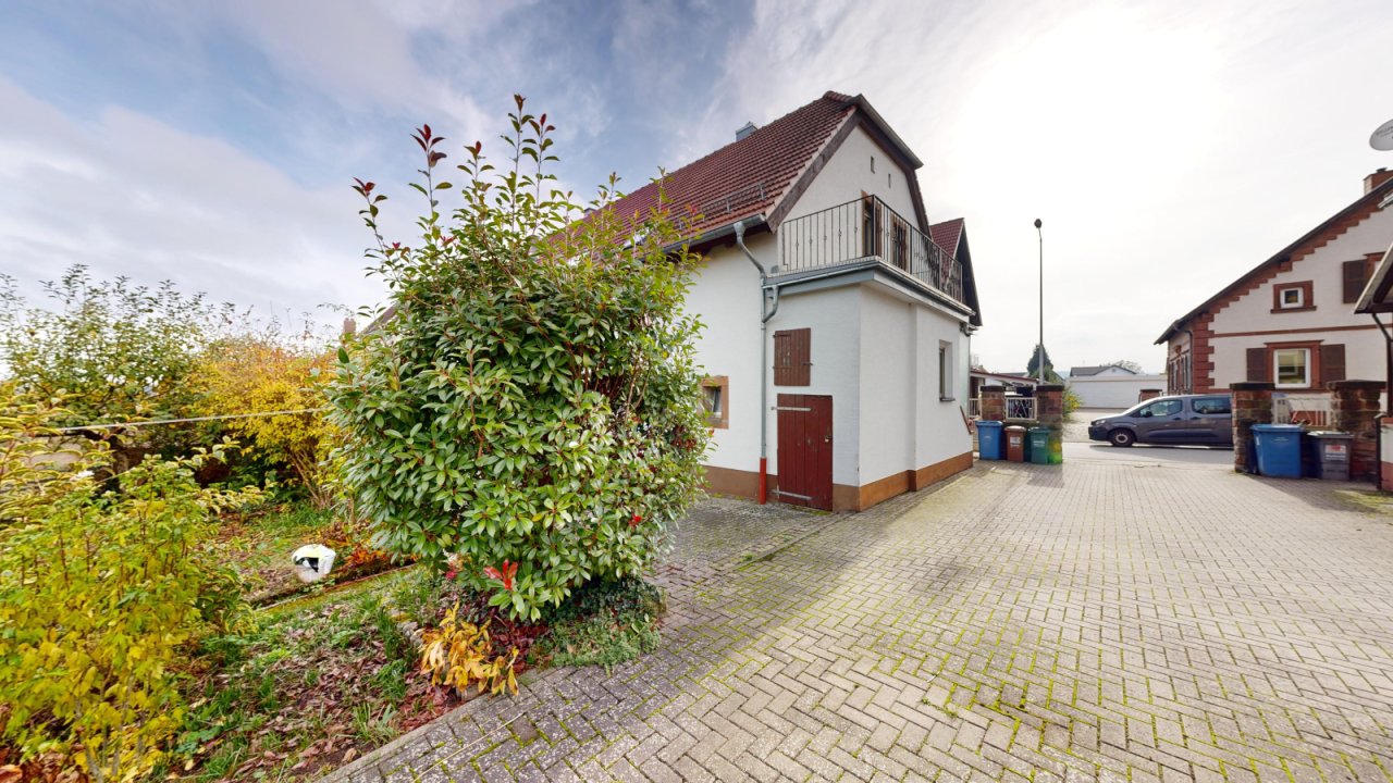 driveway / courtyard