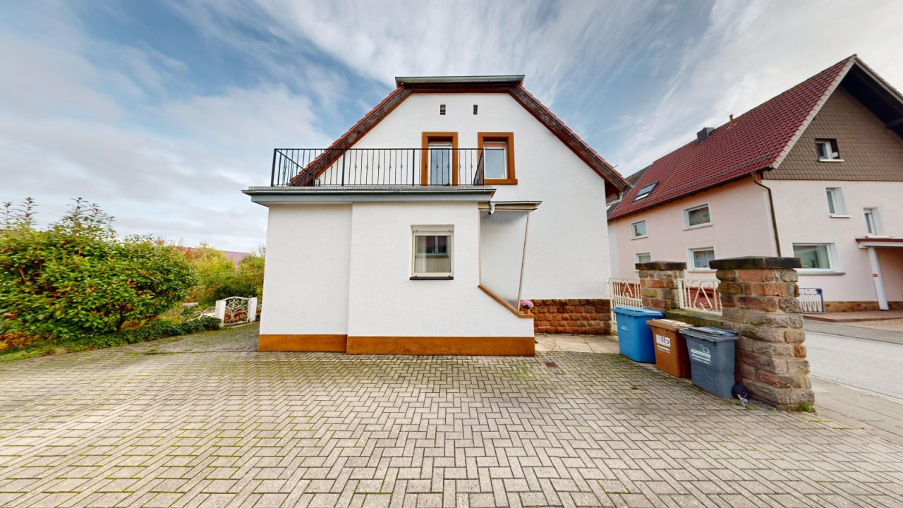 driveway / courtyard